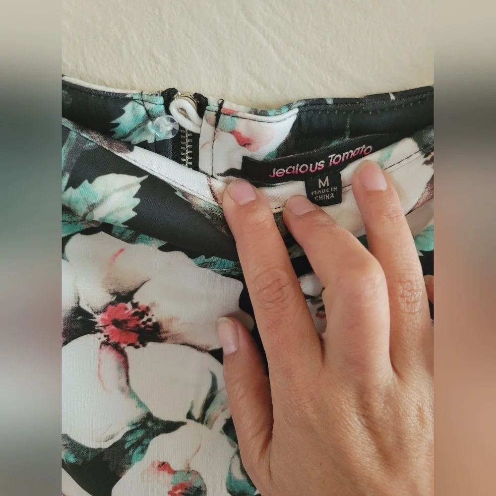Jealous Tomato Floral Pencil‎ Skirt , Size Medium